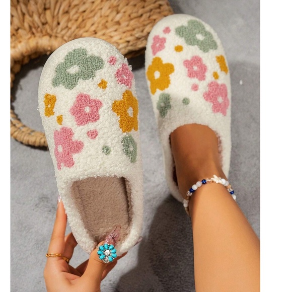Cozy Colorful Floral Print Indoors House Slippers - Picture 1 of 4